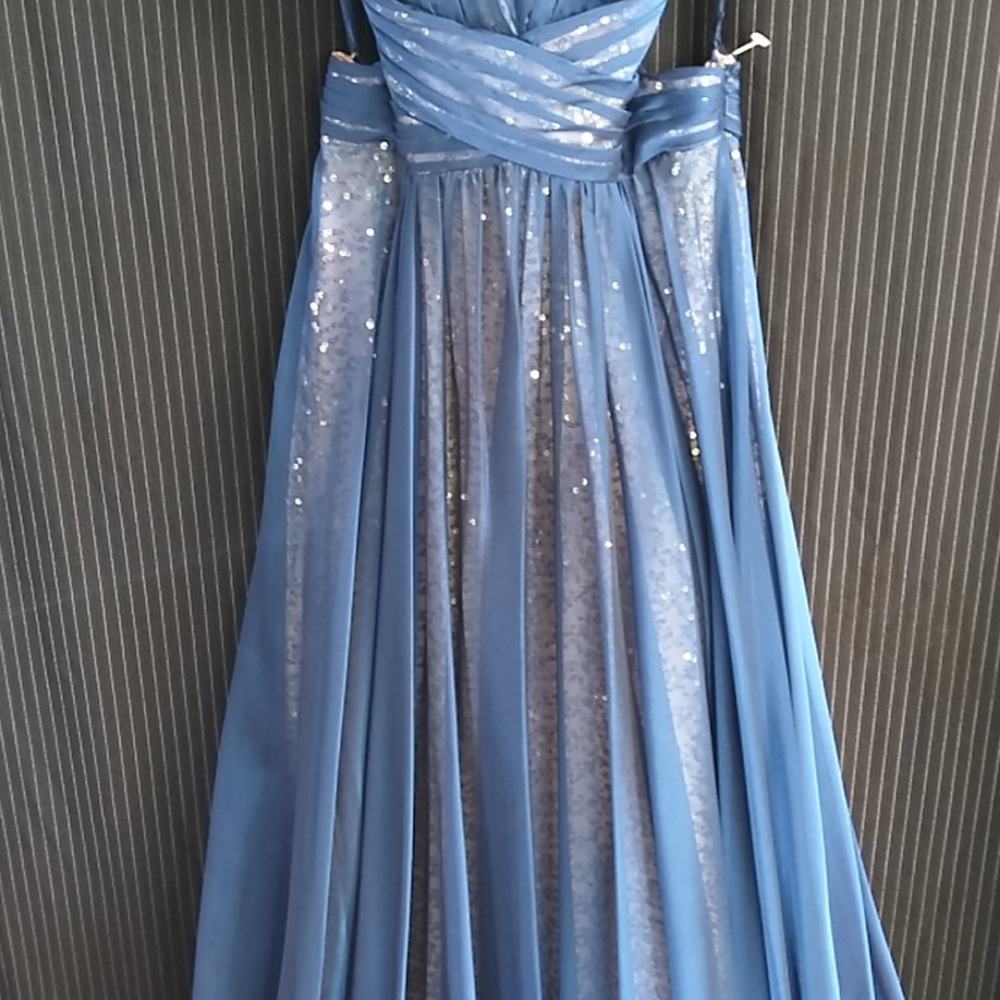 La Femme Fashion Gown - Picture 5 of 13